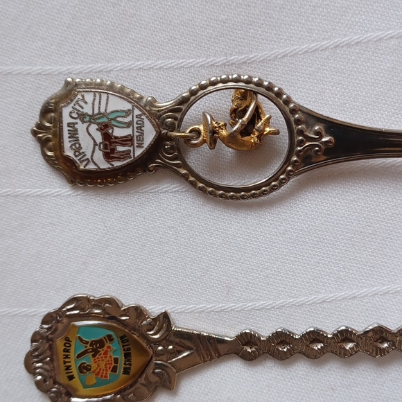 Vintage American Motif Collector Spoons- Set of 16 - Picture 14 of 16